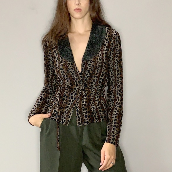 Vintage Tops - 💋SALE. Leopard print cardigan blouse.